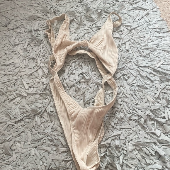 Heros Textured Monokini - Picture 2 of 5